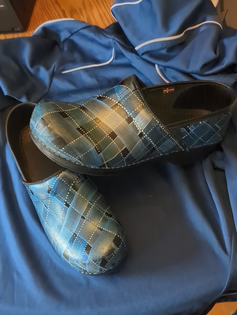 🩵💥 Women's Dansko Metallic Blue checkered Slip-On Clogs - Shoes size 42 🩵💥
